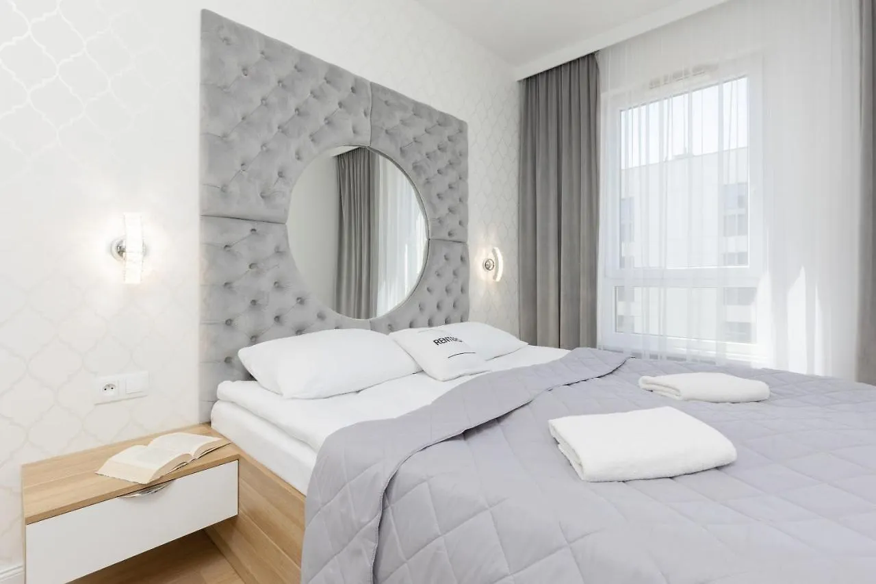 Praga Arte Apartments With Parking & Balcony By Noclegi Renters Warszawa