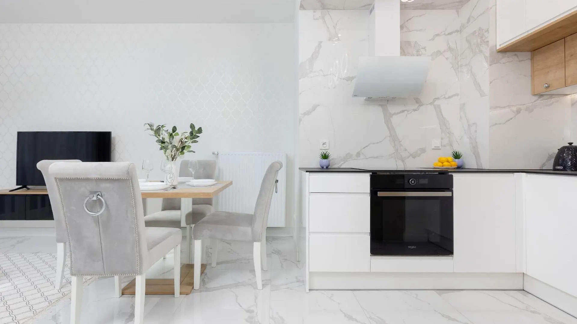 Praga Arte Apartments With Parking & Balcony By Noclegi Renters Warszawa