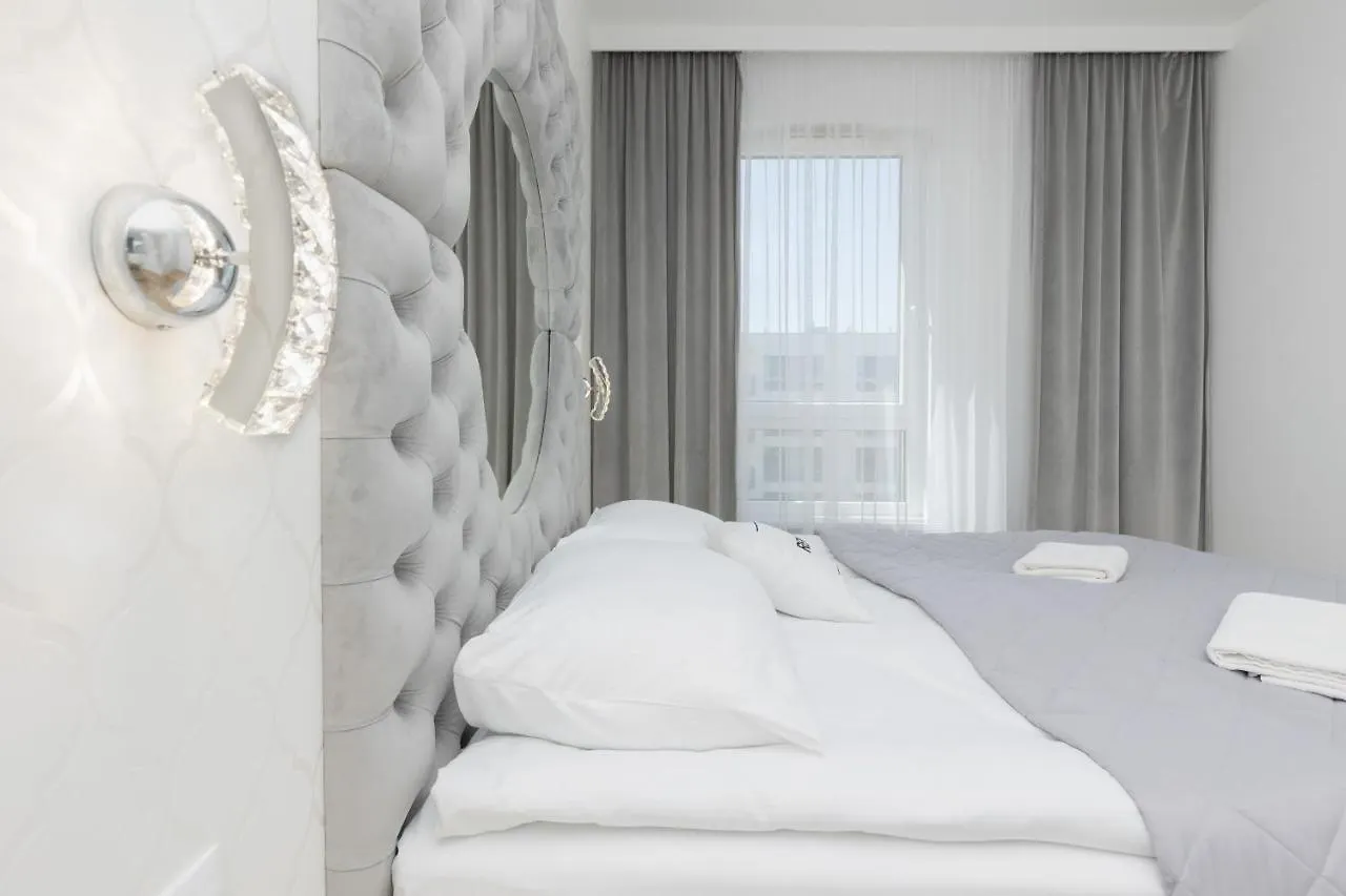 Praga Arte Apartments With Parking & Balcony By Noclegi Renters Warsaw Poland